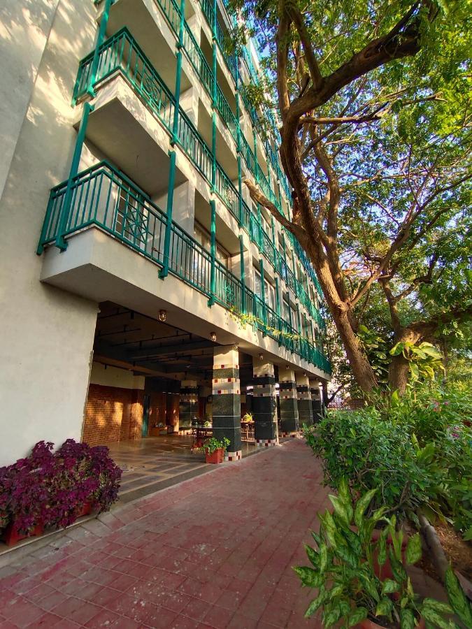 Bougainvilla Apartment Surate Exterior foto