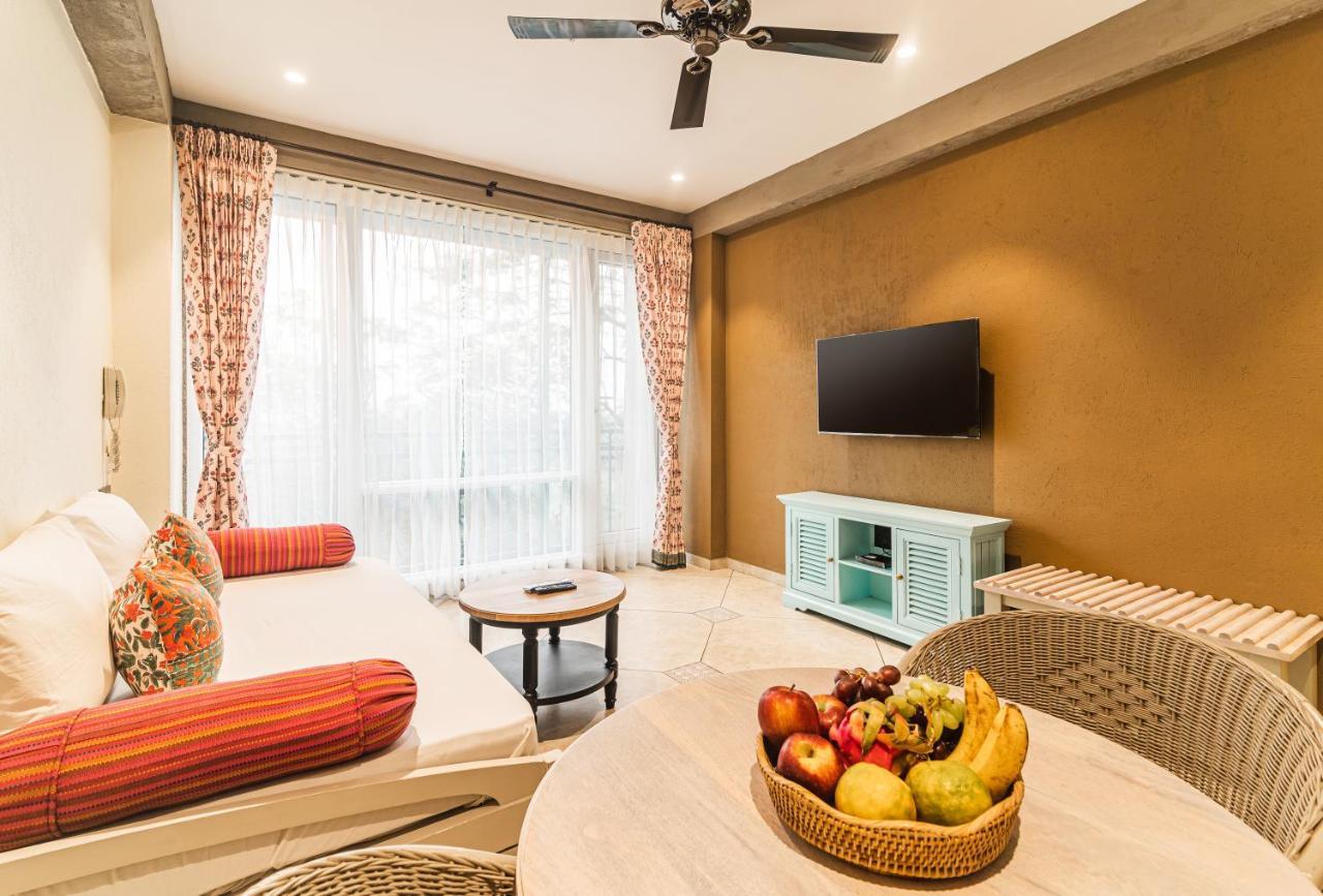 Bougainvilla Apartment Surate Exterior foto
